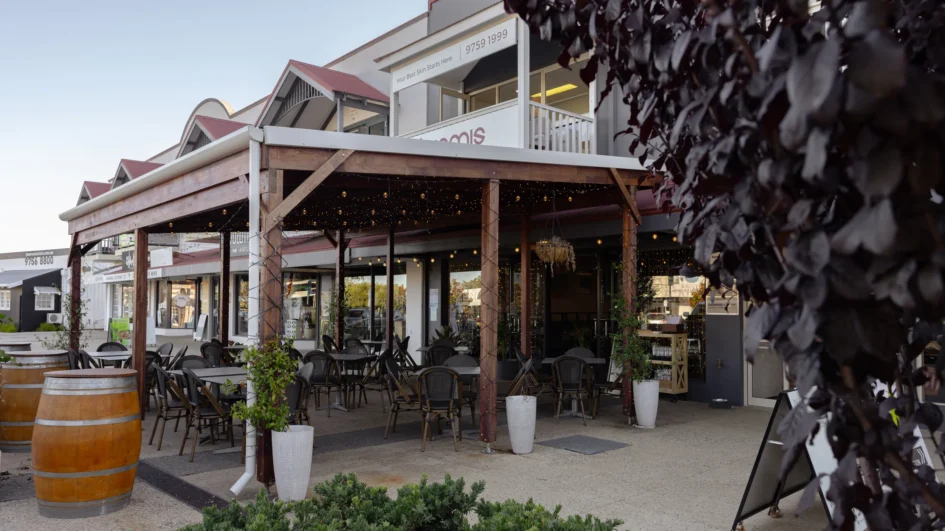 Artezen Café outdoor dining gazebo by Scrase Built